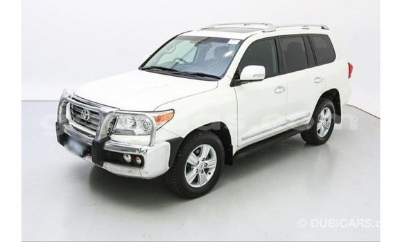 Acheter Import Voiture Toyota Land Cruiser Blanc à Import - Dubai, Dakar Acheter Import Voiture Toyota Land Cruiser Blanc à Import - Dubai, Dakar