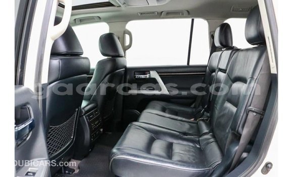 Acheter Import Voiture Toyota Land Cruiser Blanc à Import - Dubai, Dakar Acheter Import Voiture Toyota Land Cruiser Blanc à Import - Dubai, Dakar