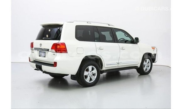Acheter Import Voiture Toyota Land Cruiser Blanc à Import - Dubai, Dakar Acheter Import Voiture Toyota Land Cruiser Blanc à Import - Dubai, Dakar