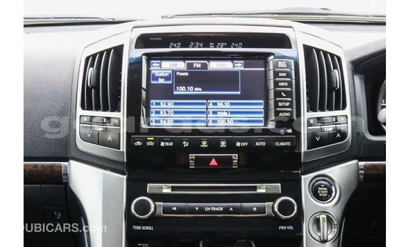 Acheter Import Voiture Toyota Land Cruiser Blanc à Import - Dubai, Dakar Acheter Import Voiture Toyota Land Cruiser Blanc à Import - Dubai, Dakar