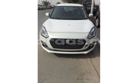 Acheter Import Voiture Suzuki Swift Blanc à Import - Dubai, Dakar