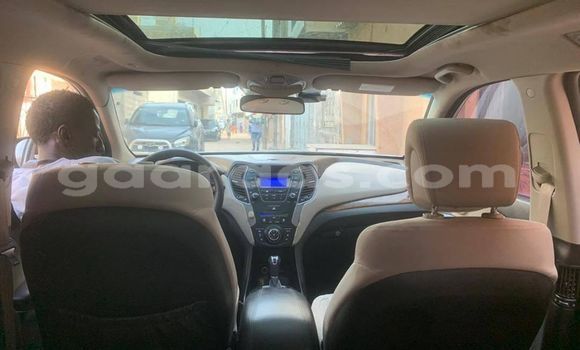 Dieundeu Occasion Hyundai Santa Fe White Auto in Dakar in Dakar Dieundeu Occasion Hyundai Santa Fe White Auto in Dakar in Dakar