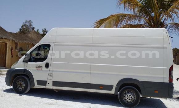 Acheter Occasion Voiture IVECO Massif Blanc à Dakar, Dakar Acheter Occasion Voiture IVECO Massif Blanc à Dakar, Dakar