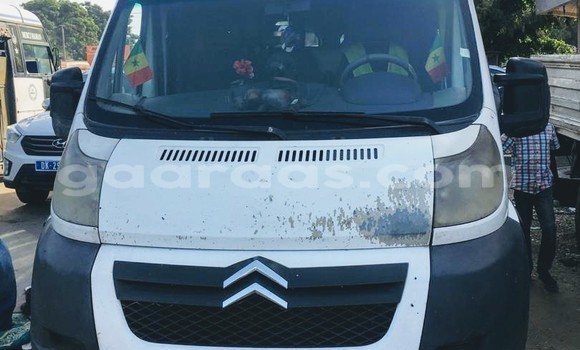 Acheter Occasion Voiture IVECO Massif Blanc à Dakar, Dakar Acheter Occasion Voiture IVECO Massif Blanc à Dakar, Dakar