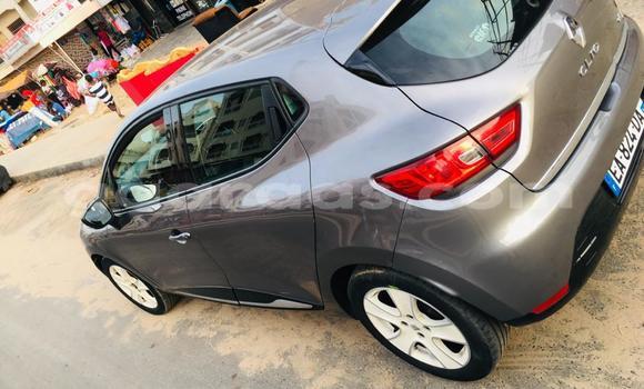 Buy Used Renault Clio Silver Car in Dakar in Dakar Buy Used Renault Clio Silver Car in Dakar in Dakar