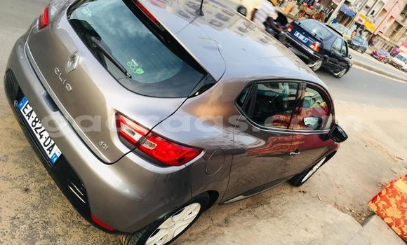 Buy Used Renault Clio Silver Car in Dakar in Dakar Buy Used Renault Clio Silver Car in Dakar in Dakar