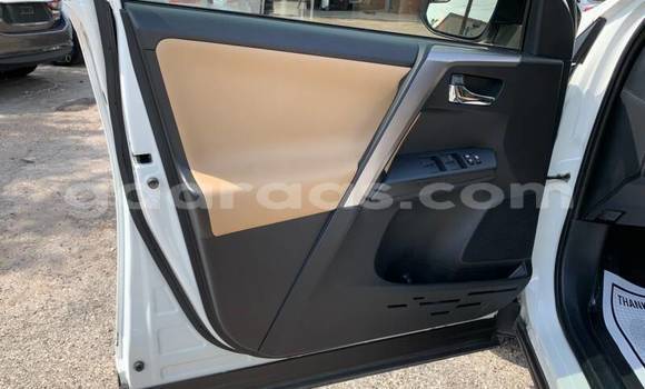 Acheter Occasion Voiture Toyota RAV4 Blanc à Dakar, Dakar Acheter Occasion Voiture Toyota RAV4 Blanc à Dakar, Dakar