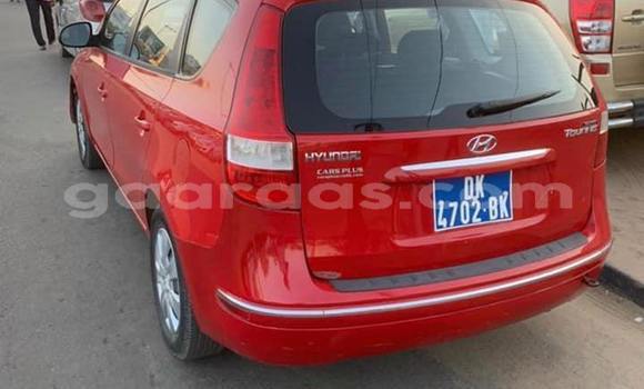 Acheter Occasion Voiture Volkswagen Touran Rouge à Dakar, Dakar Acheter Occasion Voiture Volkswagen Touran Rouge à Dakar, Dakar