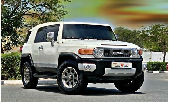 Acheter Import Voiture Toyota FJ Cruiser Blanc à Import - Dubai, Dakar