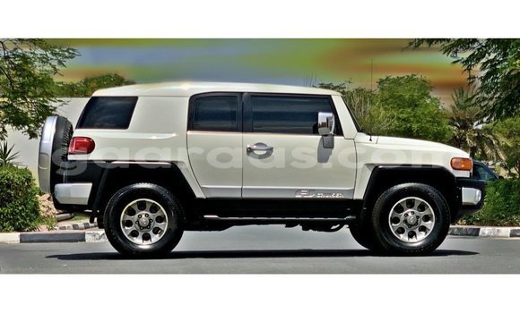 Acheter Import Voiture Toyota FJ Cruiser Blanc à Import - Dubai, Dakar Acheter Import Voiture Toyota FJ Cruiser Blanc à Import - Dubai, Dakar