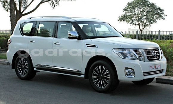 Acheter Import Voiture Nissan Patrol Blanc à Import - Dubai, Dakar