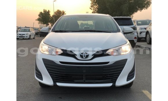 Buy Import Toyota Yaris White Car in Import - Dubai in Dakar Buy Import Toyota Yaris White Car in Import - Dubai in Dakar