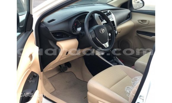 Buy Import Toyota Yaris White Car in Import - Dubai in Dakar Buy Import Toyota Yaris White Car in Import - Dubai in Dakar