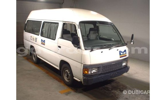 Acheter Import Voiture Nissan Caravan Blanc à Import - Dubai, Dakar Acheter Import Voiture Nissan Caravan Blanc à Import - Dubai, Dakar
