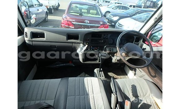 Acheter Import Voiture Nissan Caravan Blanc à Import - Dubai, Dakar Acheter Import Voiture Nissan Caravan Blanc à Import - Dubai, Dakar