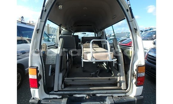 Acheter Import Voiture Nissan Caravan Blanc à Import - Dubai, Dakar Acheter Import Voiture Nissan Caravan Blanc à Import - Dubai, Dakar