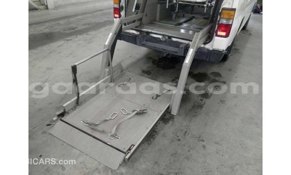 Acheter Import Voiture Nissan Caravan Blanc à Import - Dubai, Dakar Acheter Import Voiture Nissan Caravan Blanc à Import - Dubai, Dakar