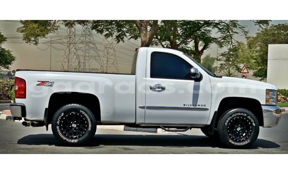 Acheter Import Voiture Chevrolet Silverado Blanc à Import - Dubai, Dakar Acheter Import Voiture Chevrolet Silverado Blanc à Import - Dubai, Dakar