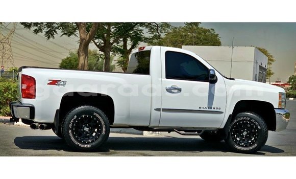 Acheter Import Voiture Chevrolet Silverado Blanc à Import - Dubai, Dakar Acheter Import Voiture Chevrolet Silverado Blanc à Import - Dubai, Dakar