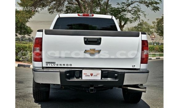 Acheter Import Voiture Chevrolet Silverado Blanc à Import - Dubai, Dakar Acheter Import Voiture Chevrolet Silverado Blanc à Import - Dubai, Dakar