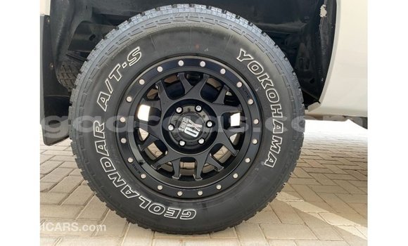 Acheter Import Voiture Chevrolet Silverado Blanc à Import - Dubai, Dakar Acheter Import Voiture Chevrolet Silverado Blanc à Import - Dubai, Dakar