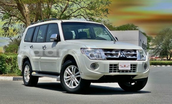 Acheter Import Voiture Mitsubishi Pajero Blanc à Import - Dubai, Dakar Acheter Import Voiture Mitsubishi Pajero Blanc à Import - Dubai, Dakar