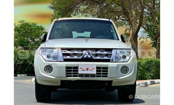 Acheter Import Voiture Mitsubishi Pajero Blanc à Import - Dubai, Dakar Acheter Import Voiture Mitsubishi Pajero Blanc à Import - Dubai, Dakar