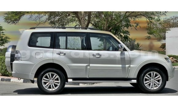 Acheter Import Voiture Mitsubishi Pajero Blanc à Import - Dubai, Dakar Acheter Import Voiture Mitsubishi Pajero Blanc à Import - Dubai, Dakar