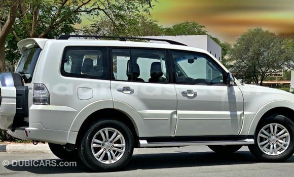 Acheter Import Voiture Mitsubishi Pajero Blanc à Import - Dubai, Dakar Acheter Import Voiture Mitsubishi Pajero Blanc à Import - Dubai, Dakar