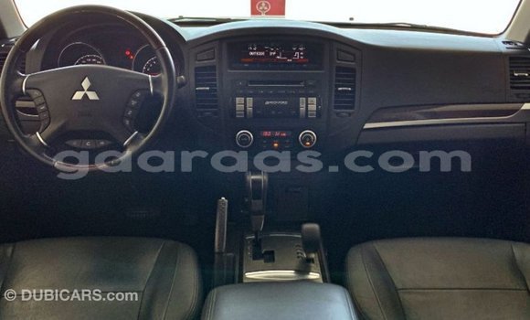 Acheter Import Voiture Mitsubishi Pajero Blanc à Import - Dubai, Dakar Acheter Import Voiture Mitsubishi Pajero Blanc à Import - Dubai, Dakar