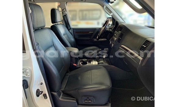 Acheter Import Voiture Mitsubishi Pajero Blanc à Import - Dubai, Dakar Acheter Import Voiture Mitsubishi Pajero Blanc à Import - Dubai, Dakar
