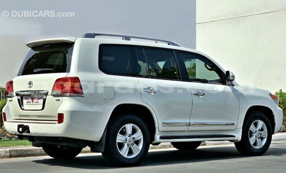 Acheter Import Voiture Toyota Land Cruiser Blanc à Import - Dubai, Dakar Acheter Import Voiture Toyota Land Cruiser Blanc à Import - Dubai, Dakar