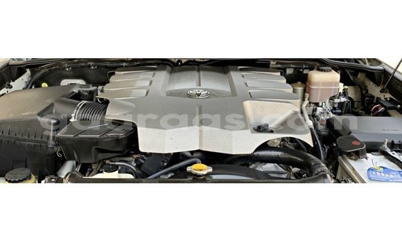 Acheter Import Voiture Toyota Land Cruiser Blanc à Import - Dubai, Dakar Acheter Import Voiture Toyota Land Cruiser Blanc à Import - Dubai, Dakar