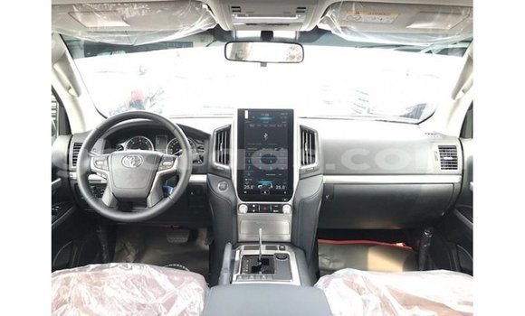 Buy Import Toyota Land Cruiser White Car in Import - Dubai in Dakar Buy Import Toyota Land Cruiser White Car in Import - Dubai in Dakar