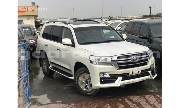 Buy Import Toyota Land Cruiser White Car in Import - Dubai in Dakar Buy Import Toyota Land Cruiser White Car in Import - Dubai in Dakar