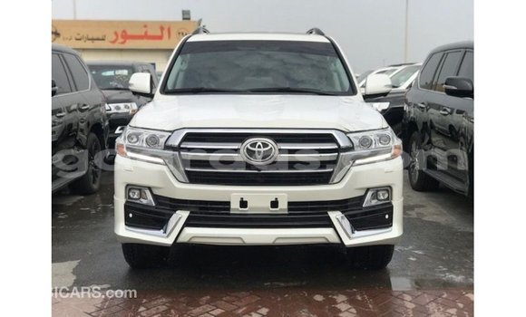 Buy Import Toyota Land Cruiser White Car in Import - Dubai in Dakar Buy Import Toyota Land Cruiser White Car in Import - Dubai in Dakar