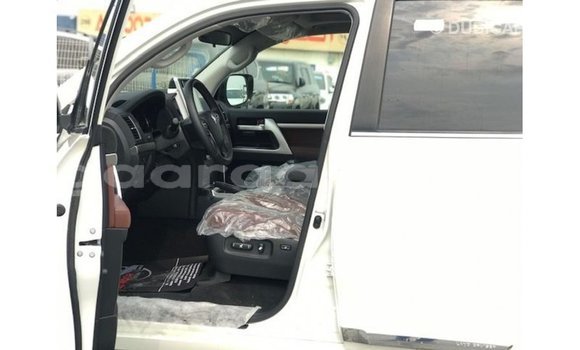 Buy Import Toyota Land Cruiser White Car in Import - Dubai in Dakar Buy Import Toyota Land Cruiser White Car in Import - Dubai in Dakar