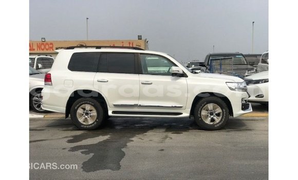 Buy Import Toyota Land Cruiser White Car in Import - Dubai in Dakar Buy Import Toyota Land Cruiser White Car in Import - Dubai in Dakar