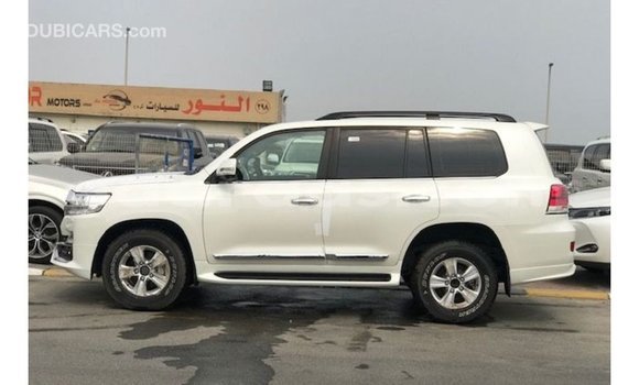 Buy Import Toyota Land Cruiser White Car in Import - Dubai in Dakar Buy Import Toyota Land Cruiser White Car in Import - Dubai in Dakar