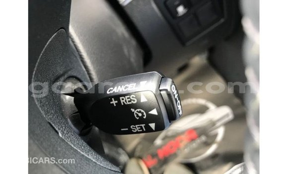 Buy Import Toyota Land Cruiser White Car in Import - Dubai in Dakar Buy Import Toyota Land Cruiser White Car in Import - Dubai in Dakar
