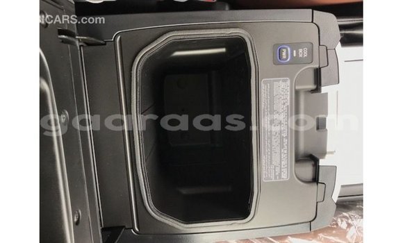 Buy Import Toyota Land Cruiser White Car in Import - Dubai in Dakar Buy Import Toyota Land Cruiser White Car in Import - Dubai in Dakar