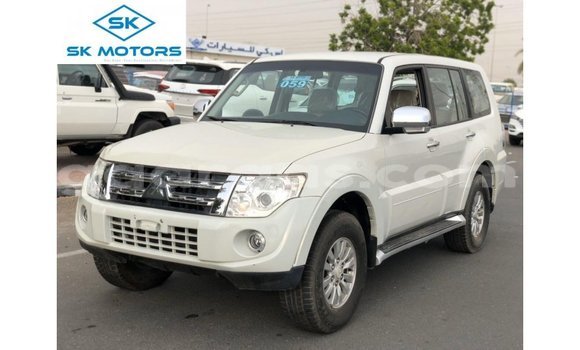 Acheter Import Voiture Mitsubishi Pajero Blanc à Import - Dubai, Dakar