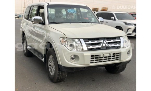 Buy Import Mitsubishi Pajero White Car in Import - Dubai in Dakar Buy Import Mitsubishi Pajero White Car in Import - Dubai in Dakar