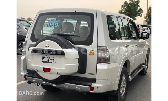 Buy Import Mitsubishi Pajero White Car in Import - Dubai in Dakar Buy Import Mitsubishi Pajero White Car in Import - Dubai in Dakar