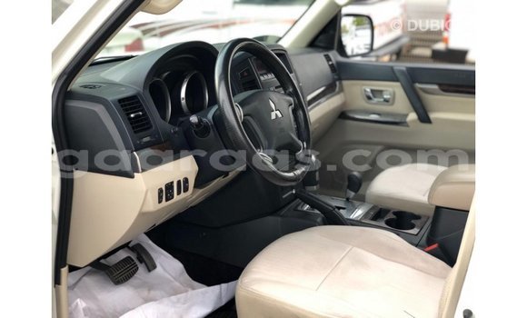 Buy Import Mitsubishi Pajero White Car in Import - Dubai in Dakar Buy Import Mitsubishi Pajero White Car in Import - Dubai in Dakar