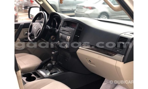 Buy Import Mitsubishi Pajero White Car in Import - Dubai in Dakar Buy Import Mitsubishi Pajero White Car in Import - Dubai in Dakar
