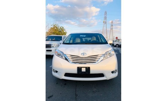 Acheter Import Voiture Toyota Sienna Blanc à Import - Dubai, Dakar Acheter Import Voiture Toyota Sienna Blanc à Import - Dubai, Dakar