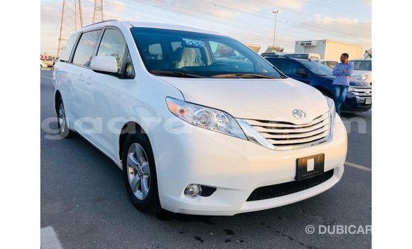 Acheter Import Voiture Toyota Sienna Blanc à Import - Dubai, Dakar Acheter Import Voiture Toyota Sienna Blanc à Import - Dubai, Dakar