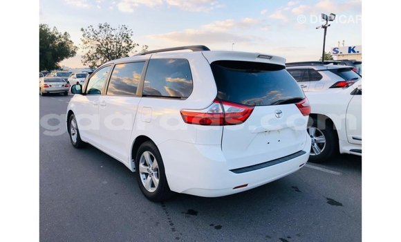 Acheter Import Voiture Toyota Sienna Blanc à Import - Dubai, Dakar Acheter Import Voiture Toyota Sienna Blanc à Import - Dubai, Dakar