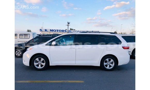 Acheter Import Voiture Toyota Sienna Blanc à Import - Dubai, Dakar Acheter Import Voiture Toyota Sienna Blanc à Import - Dubai, Dakar